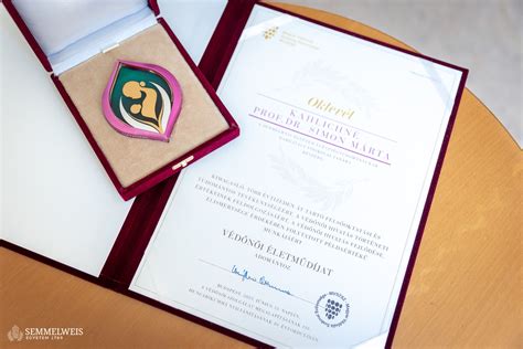 A védőnői hivatás szimbóluma