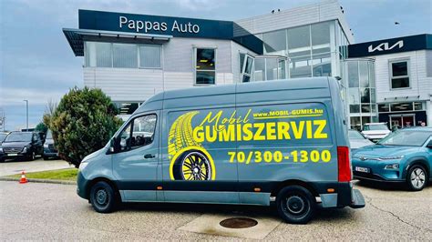Mobil gumiszerviz jármű úton
