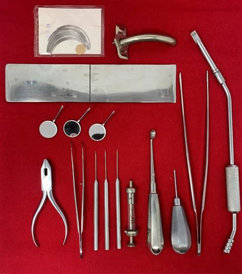 Régi orvosi eszközök, melyeket a születéskorlátozásra használtak.