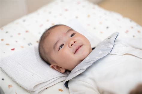 A hirtelen csecsemőhalál szindróma (SIDS) kockázati tényezői és megelőzése