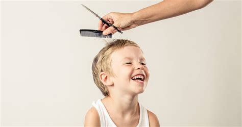 gyerek fodrásznál