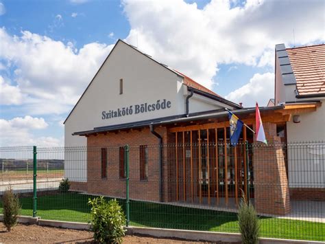 Maglód Bölcsőde logó és épület
