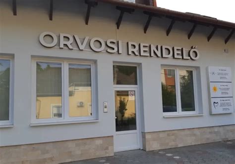 Rendelő bejárata vagy váróterem