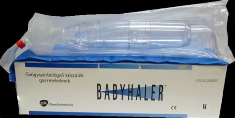 Gyógyszertár polcán lévő Babyhaler