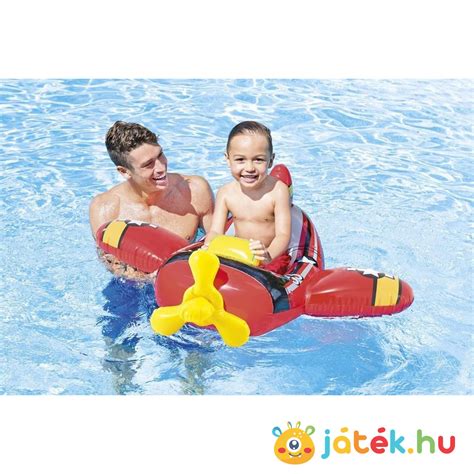 Intex felfújható pelenkázó használat közben
