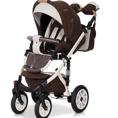 Különböző típusú babakocsik és kiegészítők