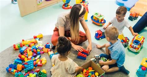 A kisgyermeknevelő és a gyermekek közös tevékenysége