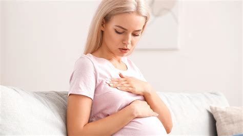 Illusztráció a mellbimbóból távozó váladék különböző színeiről.