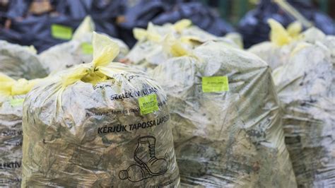 Zöldhulladék gyűjtése zsákokban és kötegelve