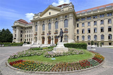 A Debreceni Egyetem Bölcsődéjének bejárata