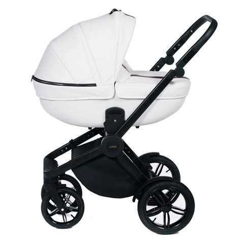 Dada Prams Toss babahordozó autóban