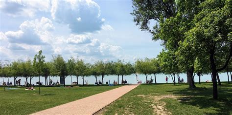 Balaton part kisgyerekekkel