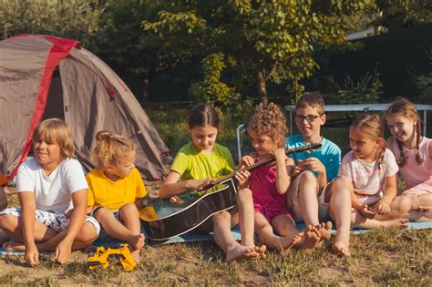 Gyermekek táborozása