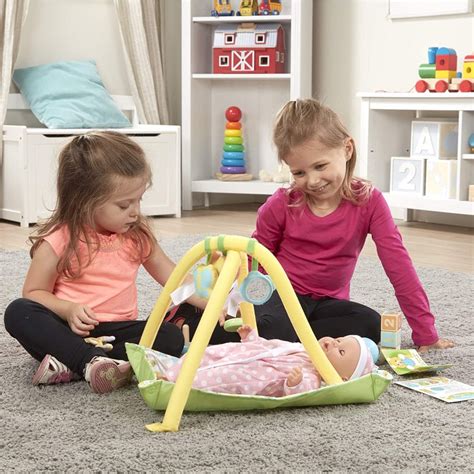 Baba interakciója játékokkal és környezetével