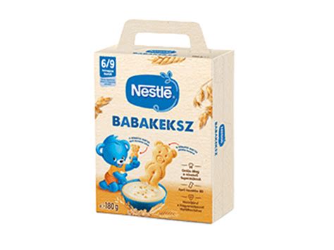 Baba falatozik darabos ételt