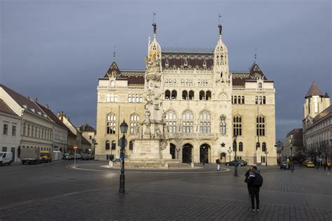 A Gutenberg téri rendelő épülete