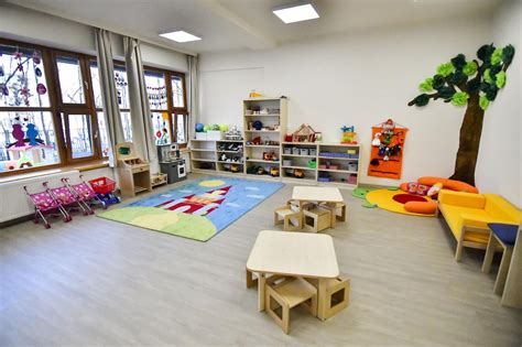 Szakértő értékeli egy munkahelyi bölcsőde terveit