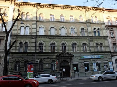 A Dózsa György úti ügyfélszolgálat épülete és egy térképrészlet