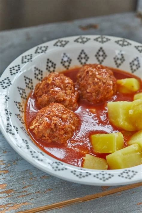 Paradicsomos húsgombóc tálalva