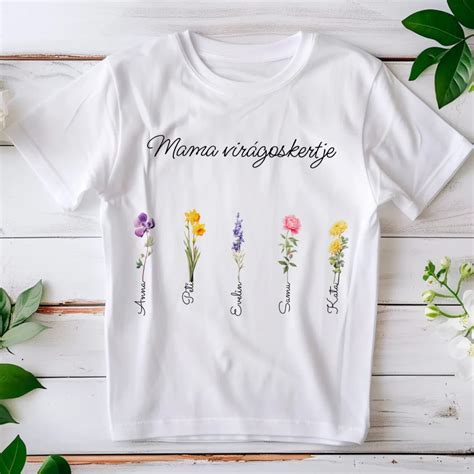 Gyerekek, akik anyák napi ajándékot készítenek