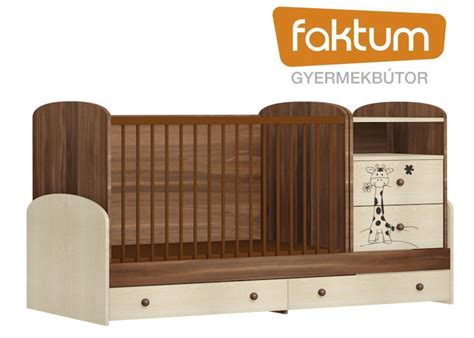 Család a Faktum Juhar Junior kiságynál