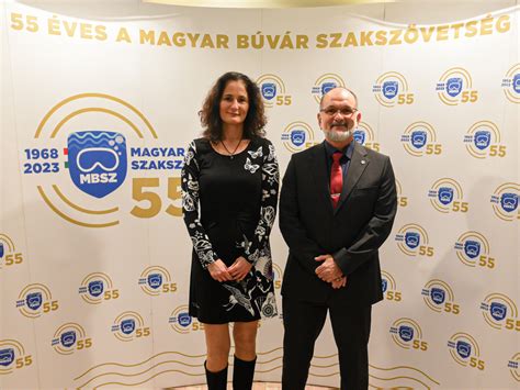 Farkas Anikó portréja, vagy díjátadó ünnepség pillanata