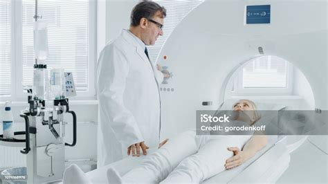orvosi vizsgálatot ábrázoló kép
