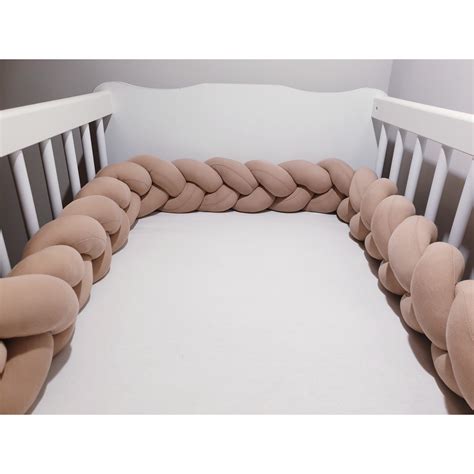 Hagyományos rácsvédő kiságyban