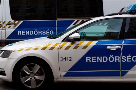 Mentőautók és rendőrautók a helyszínen
