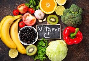 Különböző C-vitaminban gazdag ételek