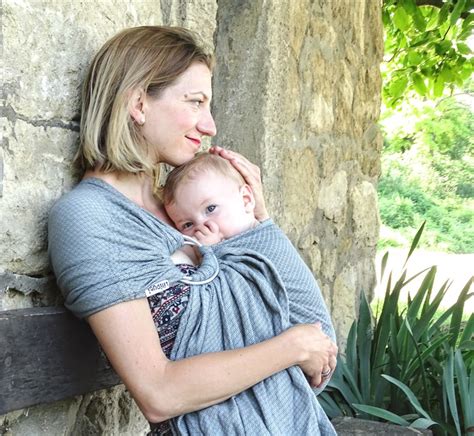 Karikás hordozókendő használata