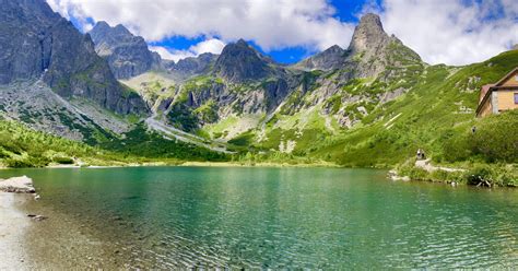 A Magas-Tátra panorámája hegycsúcsokkal és völgyekkel