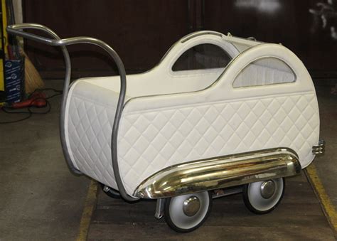 Vintage Ikarus babakocsi restaurálás előtt és után