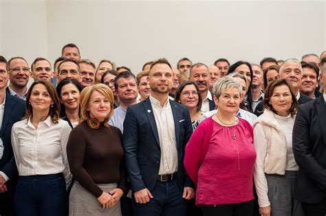 Babafelszerelések listája