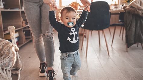 12 hónapos baba fejlődési mérföldkövei