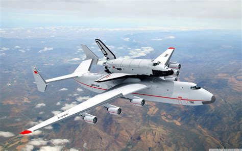 Az An-225 Mrija a Buran űrrepülőgéppel a hátán