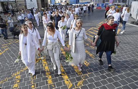 Nők tüntetnek az abortuszjogokért
