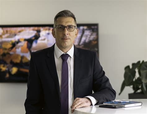 HR vezető motivációs levelet olvas