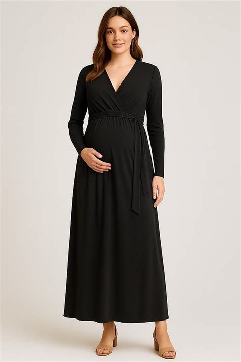 Magas kismama elegáns fekete maxiruhában