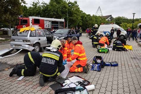 gyermekek mozgásfejlesztését bemutató kép