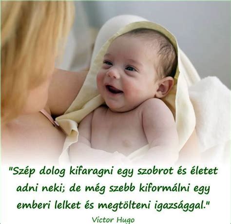 Boldog kismama babaholmik között Győrben