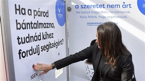 Családon belüli kommunikáció fontosságát bemutató illusztráció