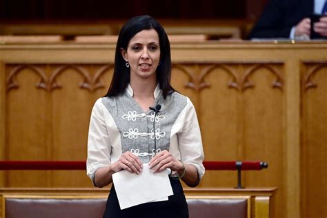 Bölcsődei dolgozók és gyermekek közötti interakció