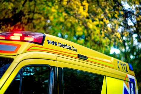 Mentőautó felszereltsége szüléslevezetéshez