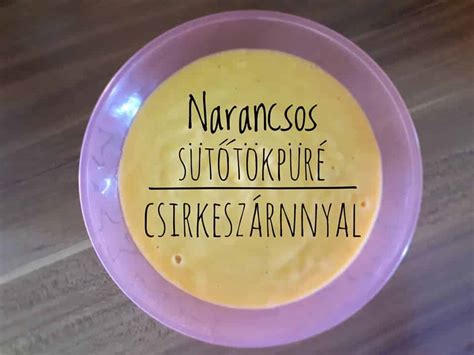 Narancsos sütőtökpüré tálkában babának