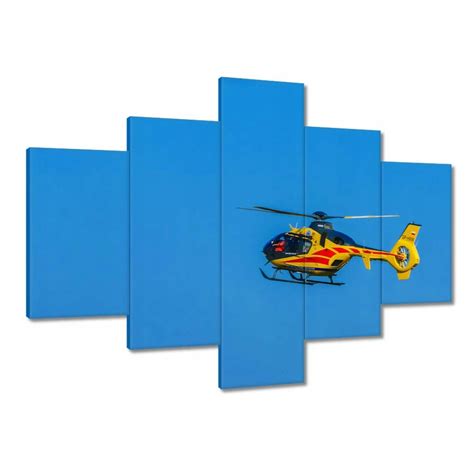 Mentőautó és helikopter a tragédia helyszínén