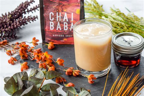 Baba rooibos teát iszik