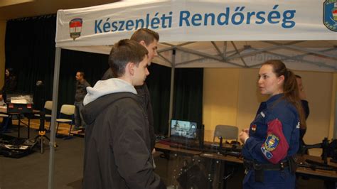 Kismamák a nyílt napon, szakemberekkel beszélgetnek