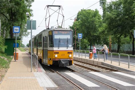 A 37-es villamos felüljárója Kőbánya Teherpályaudvarnál