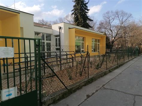 A budakalászi Mályva utcai bölcsőde homlokzata
